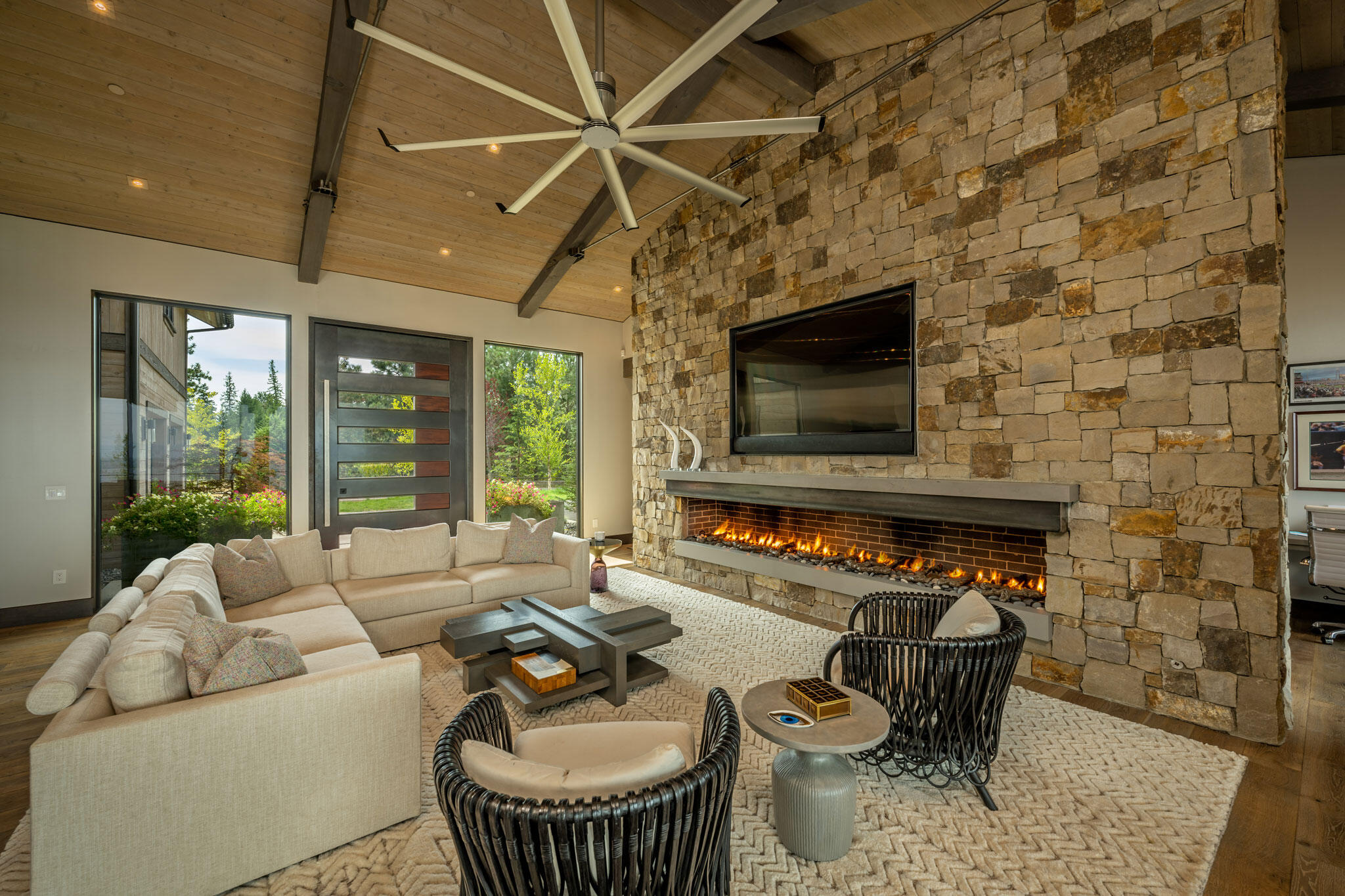Custom Northwest Contemporary Home Overlooking Lake Coeur d’Alene ...