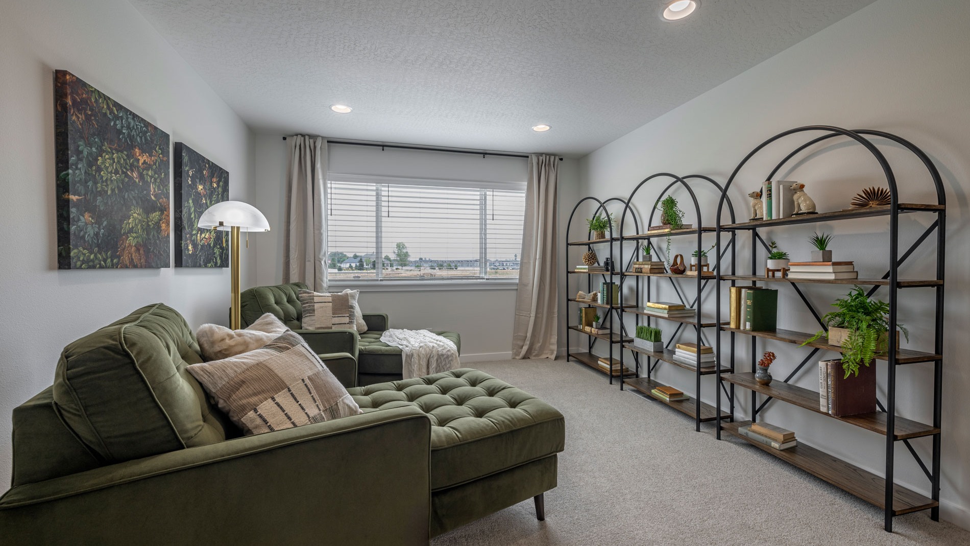 Charming Greenstone Farmhouse
.
"The home was featured in North Idaho Building Contractors Association’s Parade of Homes in 2024, where it received Hemlock awards for best kitchen, best interior, and best curb appeal."
.
Builder: @greenstone_homes 
.
By: Joe Butler
.
Photography by: @joelrinerphotography